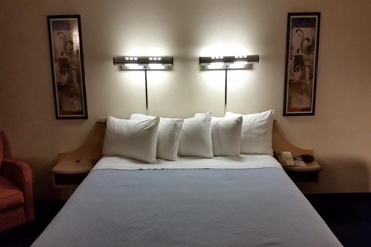 Red Roof Inn Plus + Phoenix West Ngoại thất bức ảnh