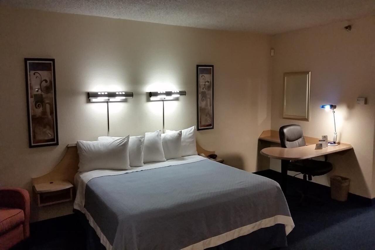 Red Roof Inn Plus + Phoenix West Ngoại thất bức ảnh